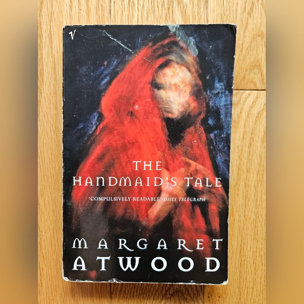 📚 | The Handmaid's Tale, by Margaret Atwood